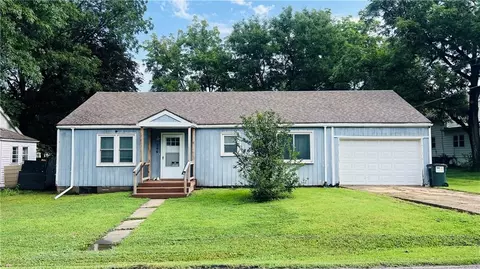 206 S 5th St, Louisburg, KS 66053