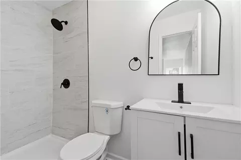Bath - 17322 E Susquehanna Dr, Independence, MO 64056 photo 1 of 5