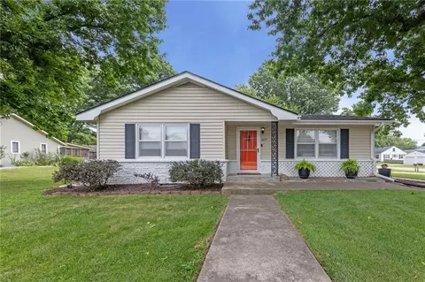 607 S Elm St, Louisburg, KS 66053