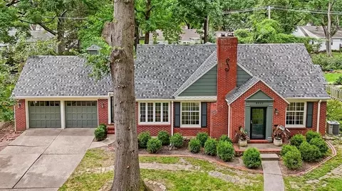 8020 Manor Rd, Leawood, KS 66206