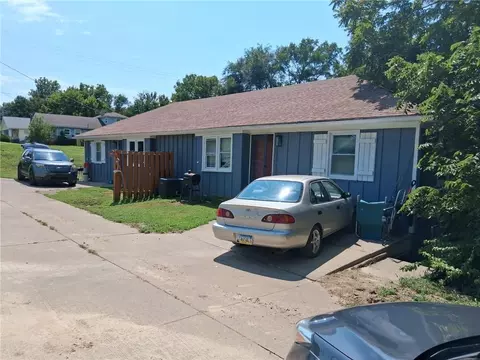 2440 S 53rd Ln, Kansas City, KS 66106