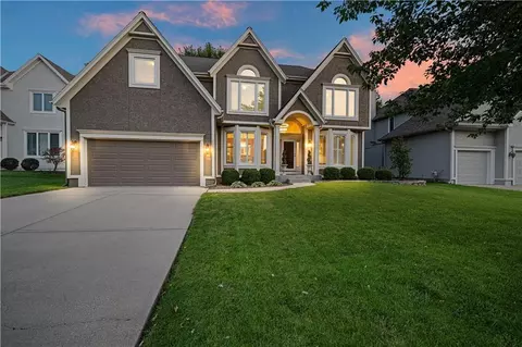 8001 W 130th St, Overland Park, KS 66213