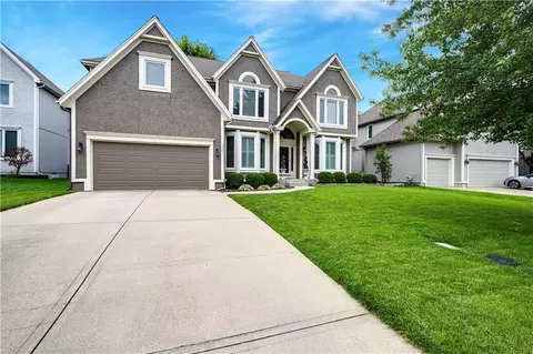 8001 W 130th St, Overland Park, KS 66213