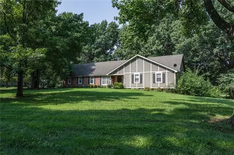 16040 Outlook Ave, Stilwell, KS 66085