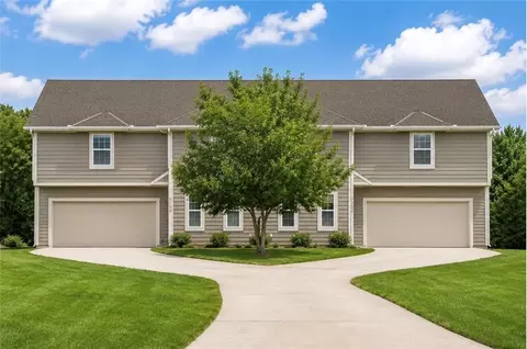5133 Woodland Dr, Shawnee, KS 66218