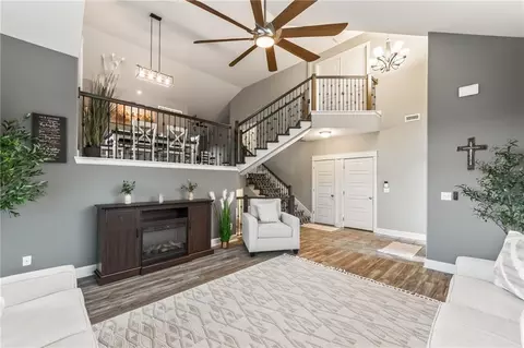 6388 NW Sioux Dr, Parkville, MO 64152