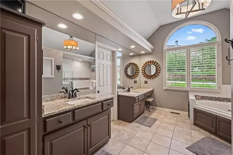 Bath - 609 NE Persimmon Cir, Lees Summit, MO 64064 photo 1 of 3