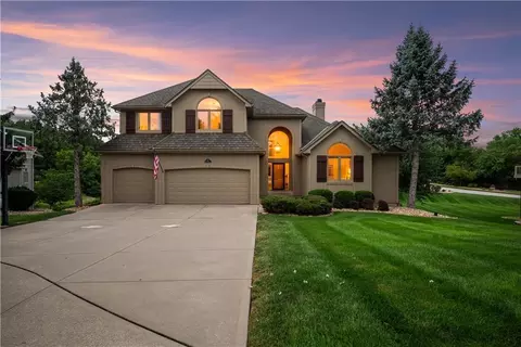 Exterior - 609 NE Persimmon Cir, Lees Summit, MO 64064 photo 7 of 11