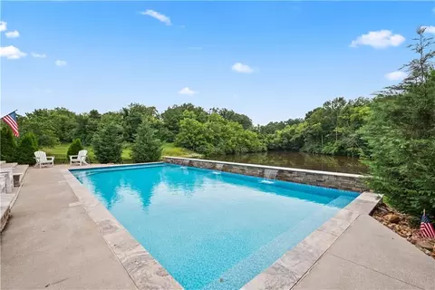 Exterior - 609 NE Persimmon Cir, Lees Summit, MO 64064 photo 10 of 11