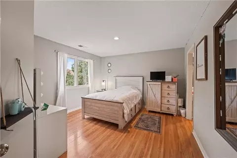 Bedroom - 609 NE Persimmon Cir, Lees Summit, MO 64064 photo 3 of 5