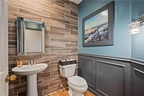 Bath - 609 NE Persimmon Cir, Lees Summit, MO 64064 photo 3 of 3