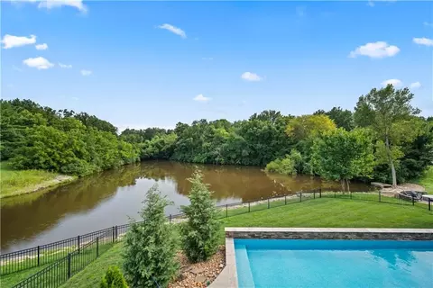 View/Area - 609 NE Persimmon Cir, Lees Summit, MO 64064 photo 2 of 3