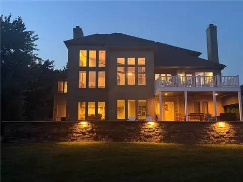 Exterior - 609 NE Persimmon Cir, Lees Summit, MO 64064 photo 3 of 11