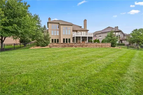 Exterior - 609 NE Persimmon Cir, Lees Summit, MO 64064 photo 11 of 11