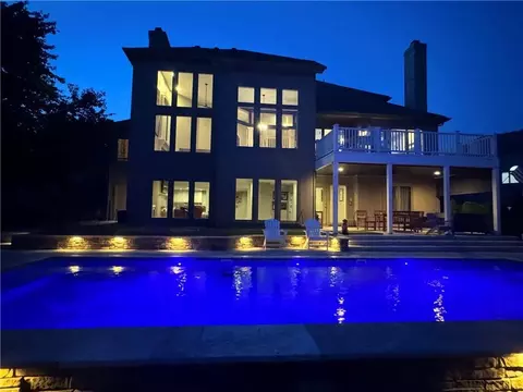 Exterior - 609 NE Persimmon Cir, Lees Summit, MO 64064 photo 2 of 11