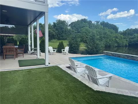 Exterior - 609 NE Persimmon Cir, Lees Summit, MO 64064 photo 5 of 11