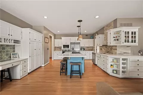 Kitchen - 609 NE Persimmon Cir, Lees Summit, MO 64064 photo 3 of 4