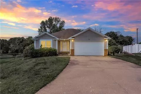 114 Shady Ln, Warrensburg, MO 64093