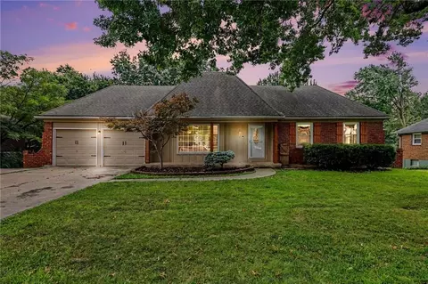 702 NW 12th St, Blue Springs, MO 64015