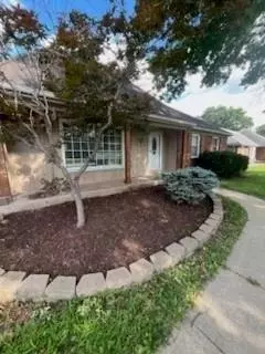 702 NW 12th St, Blue Springs, MO 64015