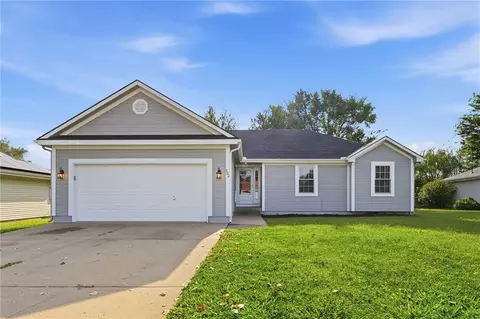 502 Birch St, Peculiar, MO 64078