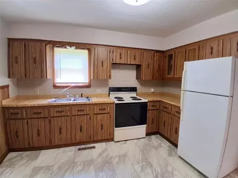 Kitchen - 1017 E 14th St, Pittsburg, KS 66762 photo 2 of 4
