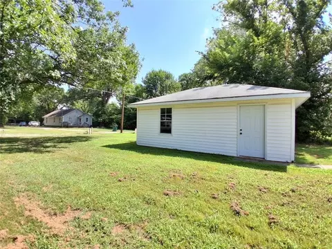 Exterior - 1017 E 14th St, Pittsburg, KS 66762 photo 4 of 5