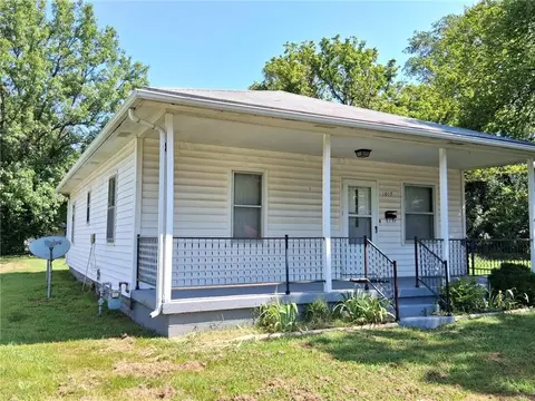 Exterior - 1017 E 14th St, Pittsburg, KS 66762 photo 3 of 5