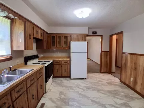 Kitchen - 1017 E 14th St, Pittsburg, KS 66762 photo 4 of 4