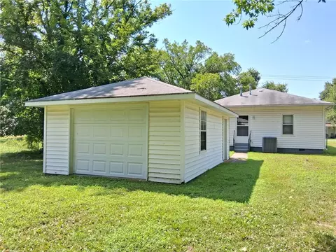 Exterior - 1017 E 14th St, Pittsburg, KS 66762 photo 5 of 5