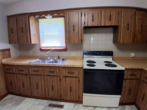 Kitchen - 1017 E 14th St, Pittsburg, KS 66762 photo 3 of 4