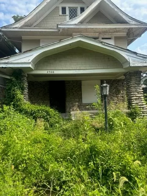 2508 E 42nd St, Kansas City, MO 64130