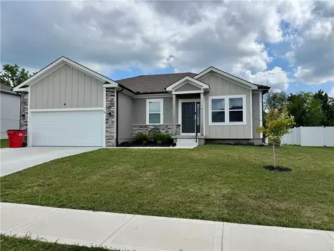 1401 SW 10th Ter, Oak Grove, MO 64075
