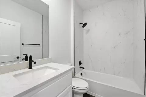 Bath - 20624 Barker St, Spring Hill, KS 66083 photo 1 of 1