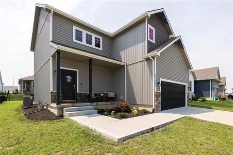 Exterior - 27407 E Sycamore St, Lees Summit, MO 64086 photo 2 of 14