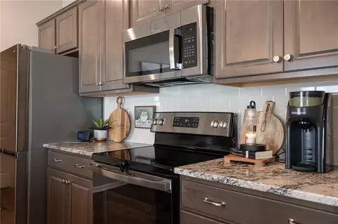 Kitchen - 27407 E Sycamore St, Lees Summit, MO 64086 photo 5 of 6