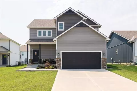 Exterior - 27407 E Sycamore St, Lees Summit, MO 64086 photo 10 of 14