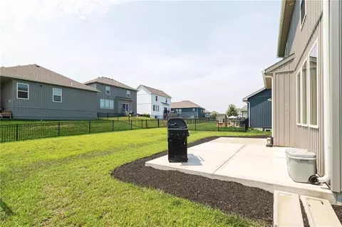 Exterior - 27407 E Sycamore St, Lees Summit, MO 64086 photo 6 of 14