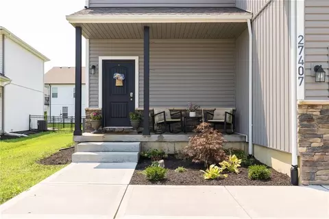 Exterior - 27407 E Sycamore St, Lees Summit, MO 64086 photo 9 of 14