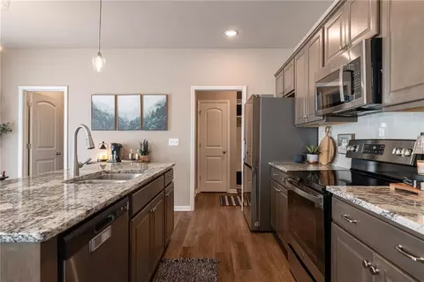 Kitchen - 27407 E Sycamore St, Lees Summit, MO 64086 photo 4 of 6