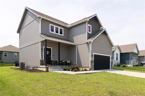 Exterior - 27407 E Sycamore St, Lees Summit, MO 64086 photo 8 of 14