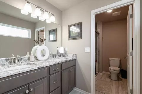 Bath - 27407 E Sycamore St, Lees Summit, MO 64086 photo 1 of 3
