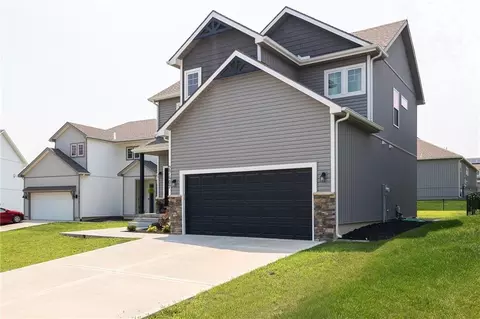 Exterior - 27407 E Sycamore St, Lees Summit, MO 64086 photo 13 of 14
