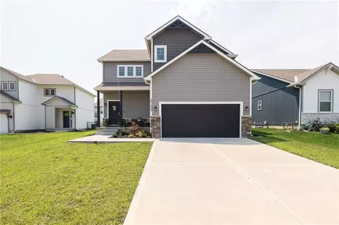 Exterior - 27407 E Sycamore St, Lees Summit, MO 64086 photo 11 of 14