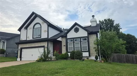 21206 W 55th Ter, Shawnee, KS 66218