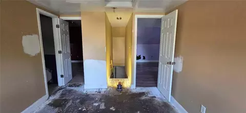 Entry Way - 121 N Ash Ave, Independence, MO 64053 photo 1 of 3