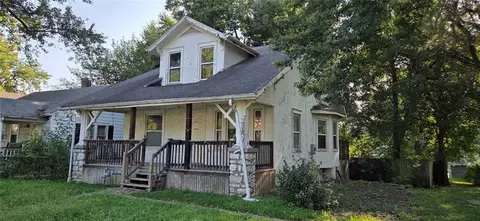 Exterior - 121 N Ash Ave, Independence, MO 64053 photo 2 of 4