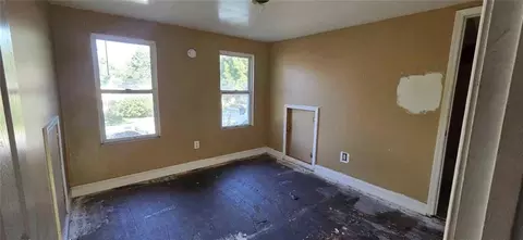 Bedroom - 121 N Ash Ave, Independence, MO 64053 photo 2 of 4