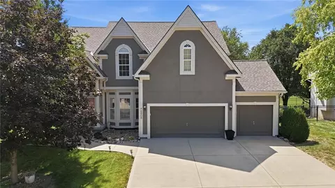 8808 N Oxford Ave, Kansas City, MO 64157