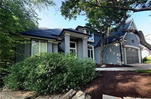 13810 Grove Ave, Bonner Springs, KS 66012